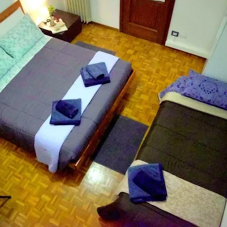At Epica Panzió *